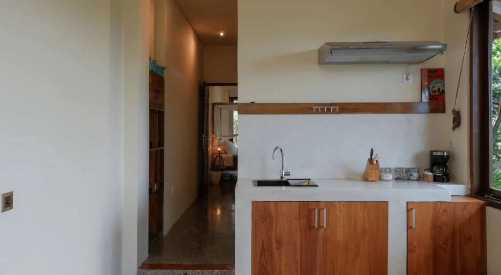 The loft at Ashtari in Kuta Lombok is equiped with a useful kitchenette, plates, glasses, appliances such as toasters, pans and a fridge. 