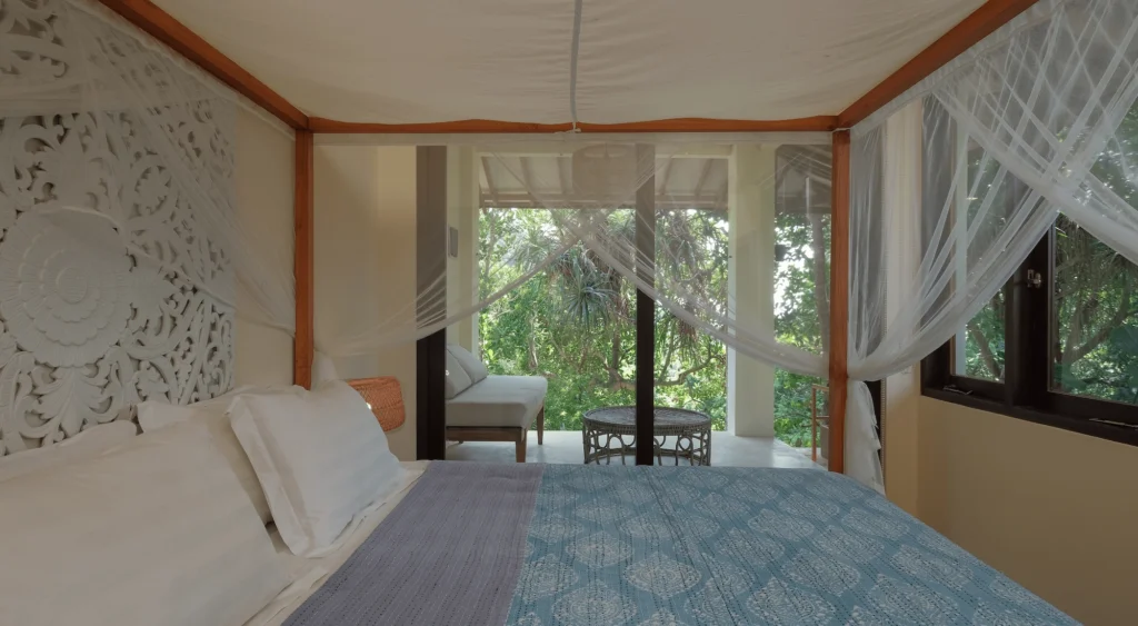 The master bedroom of the loft has an adjoined private terrace surrounded by nature. 